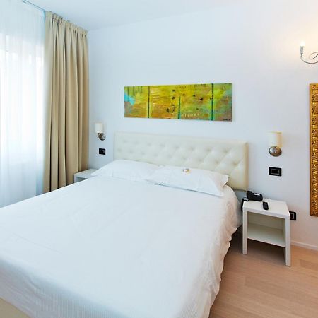 Hotel Maine Finale Ligure Bagian luar foto