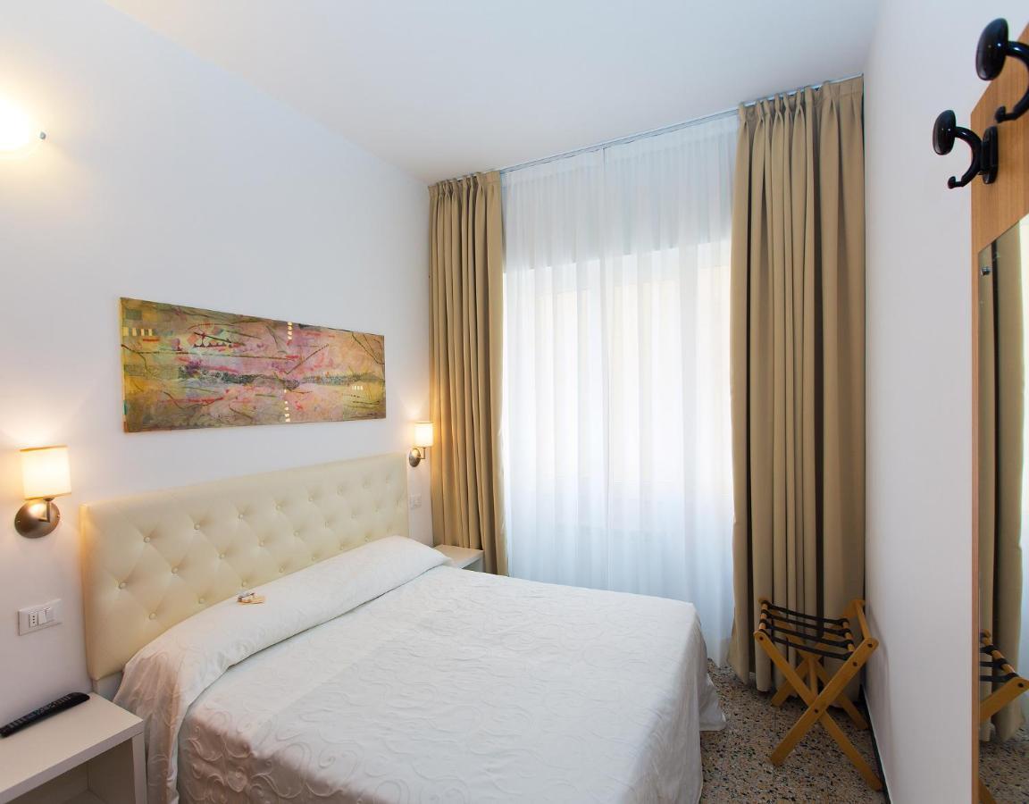 Hotel Maine Finale Ligure Bagian luar foto