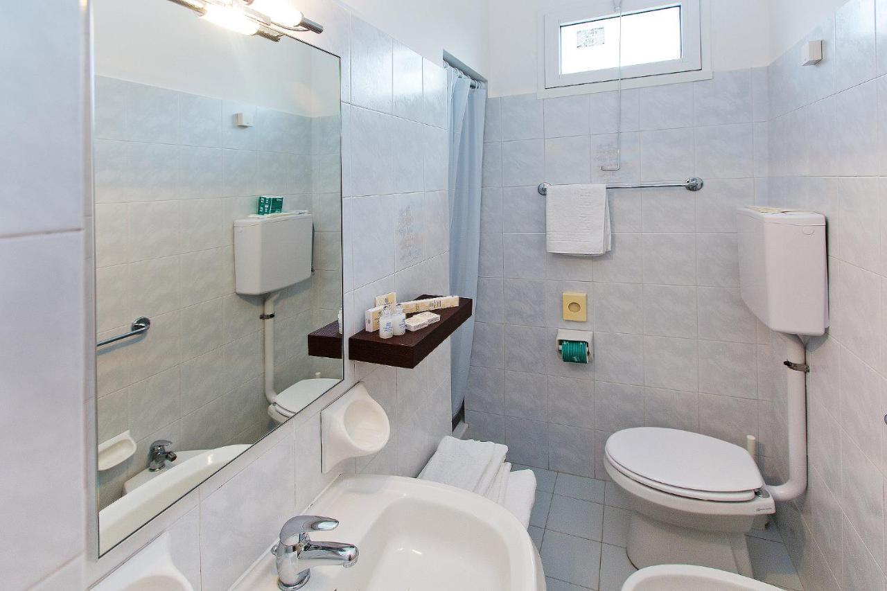 Hotel Maine Finale Ligure Bagian luar foto
