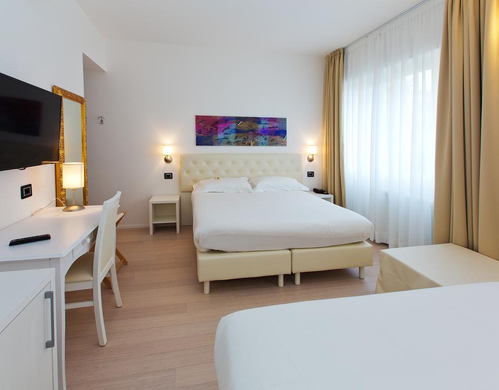 Hotel Maine Finale Ligure Bagian luar foto