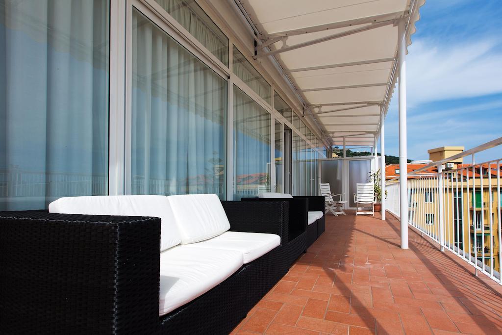 Hotel Maine Finale Ligure Bagian luar foto