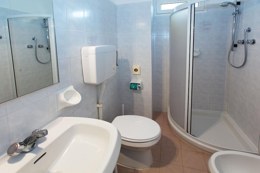 Hotel Maine Finale Ligure Ruang foto