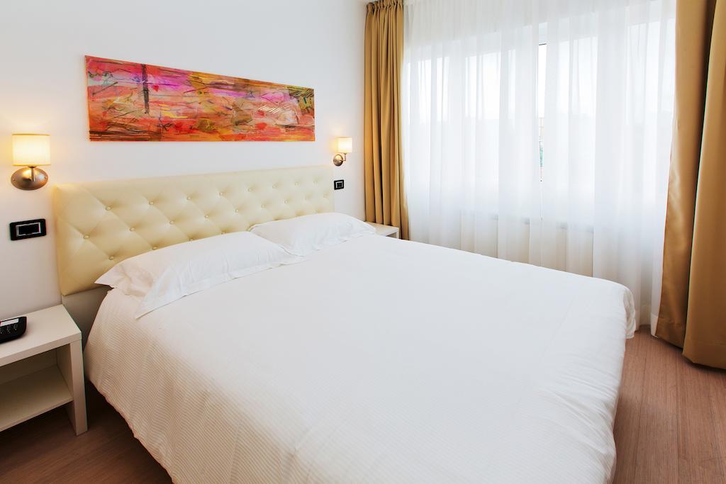 Hotel Maine Finale Ligure Ruang foto