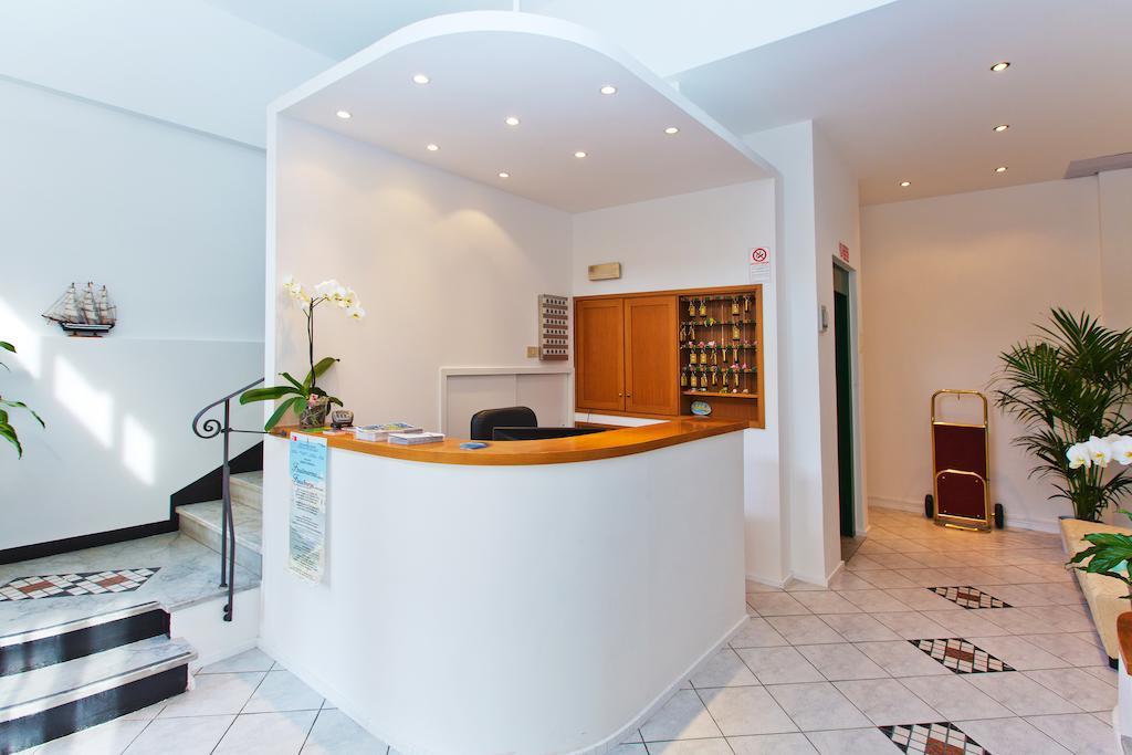 Hotel Maine Finale Ligure Bagian luar foto