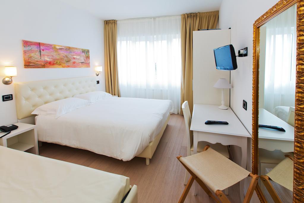 Hotel Maine Finale Ligure Bagian luar foto