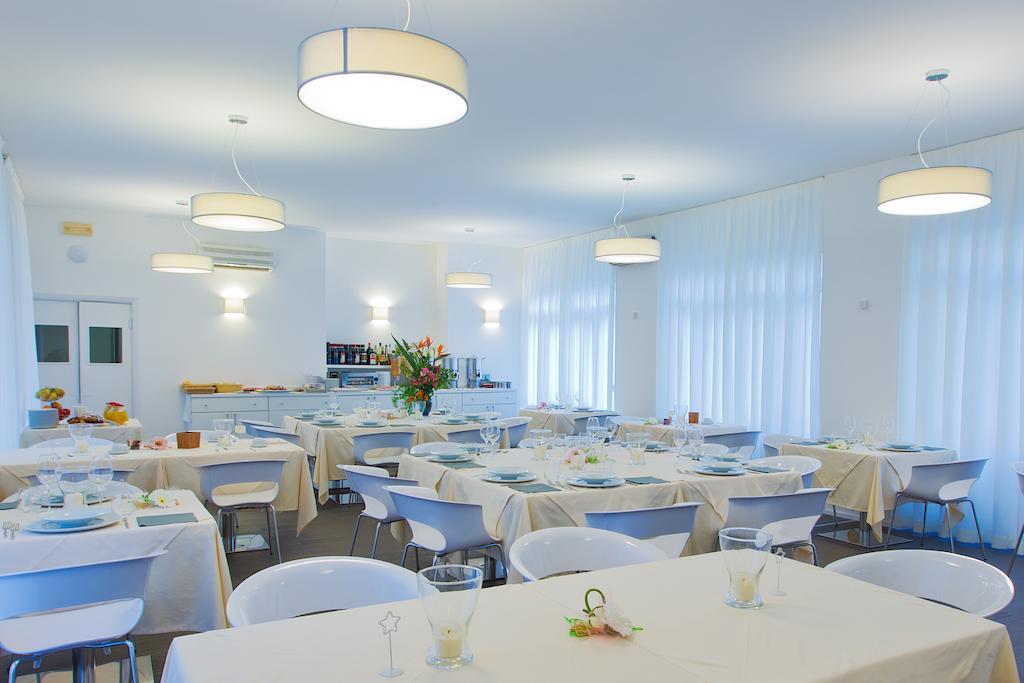 Hotel Maine Finale Ligure Bagian luar foto