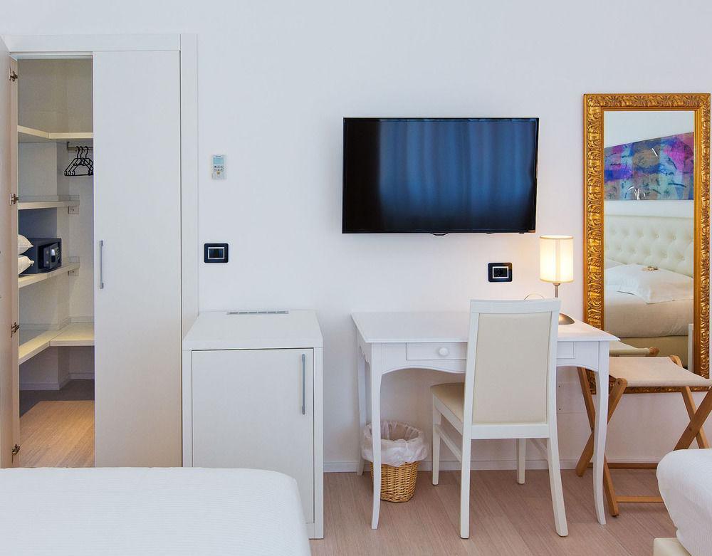 Hotel Maine Finale Ligure Bagian luar foto